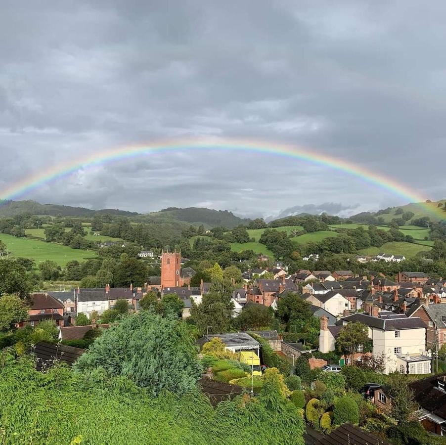 Old New Inn, Llanfyllin 外观 照片