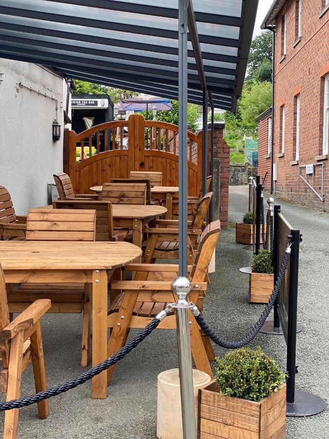 Old New Inn, Llanfyllin 外观 照片